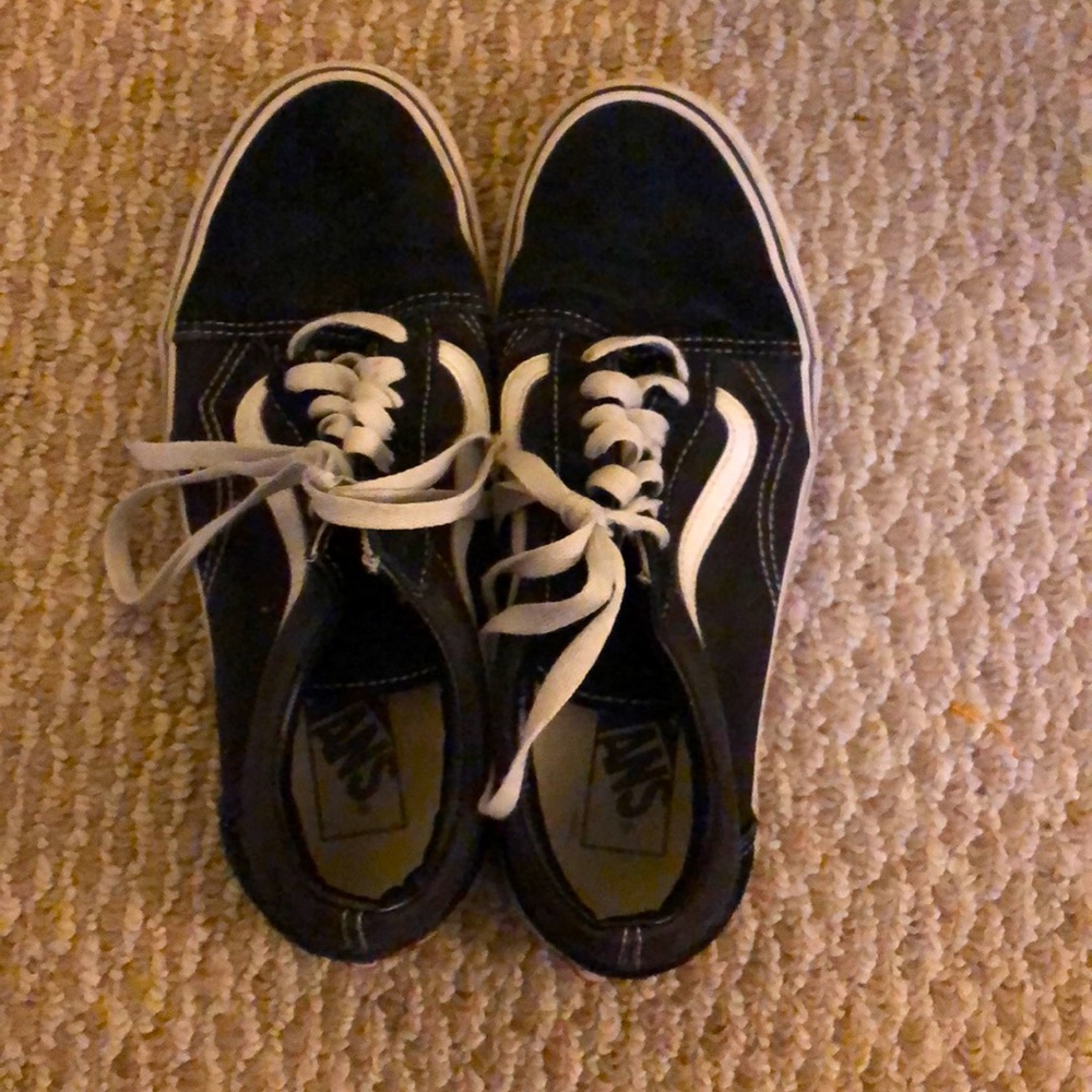 Women’s black low top vans